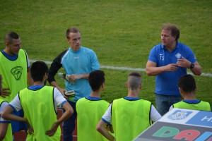 Trainer Thomas Stumpp stellt die Spieler ein!