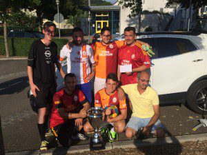 Turnier Sieger Cim Bom mit Sponsor Florian Kuhn.